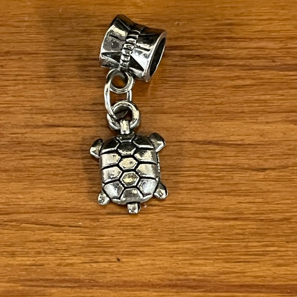 💕 3/$10 Turtle Dangling Sliding Charm - Picture 3 of 5